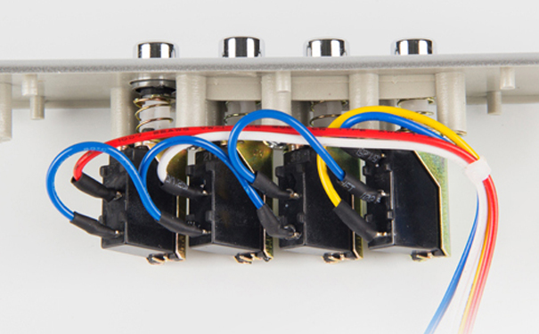 琴鍵開關(guān)背面接線圖.jpg 琴鍵開關(guān)背面接線圖.jpg