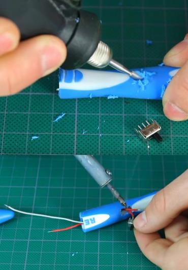 開孔放入撥動開關.jpg 開孔放入撥動開關.jpg