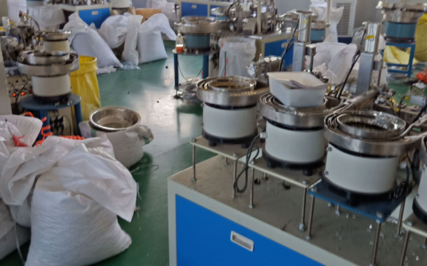 輕觸開關生產(chǎn)車間