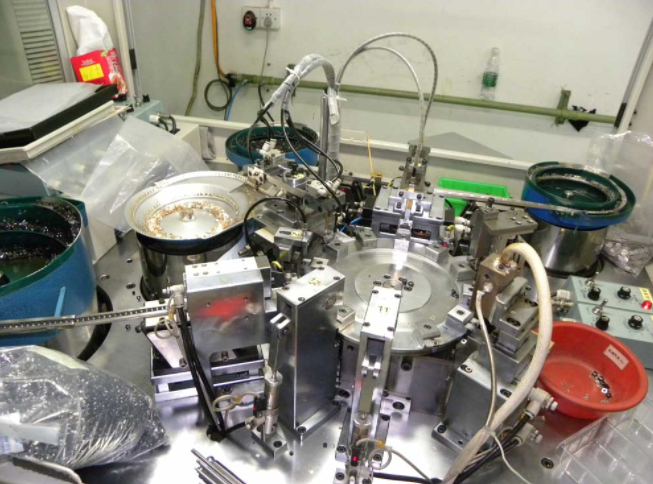 輕觸開關(guān)自動化生產(chǎn)過程 輕觸開關(guān)自動化生產(chǎn)過程